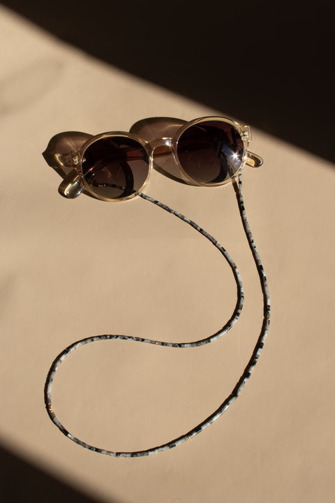 Glasses chain made of grey labradorite, freshwater pearl & gold