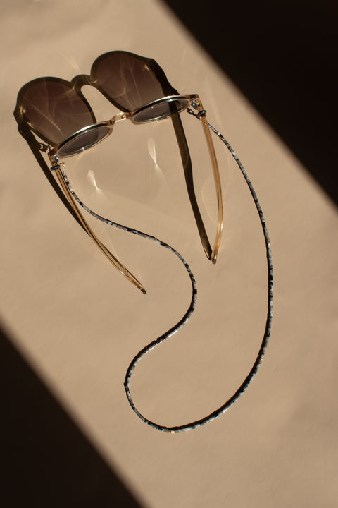 Glasses chain made of grey labradorite, freshwater pearl & gold