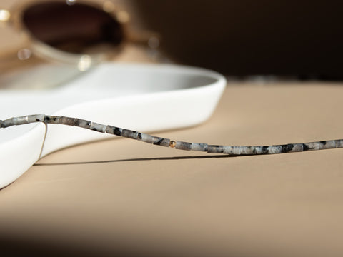 Glasses chain made of grey labradorite, freshwater pearl & gold