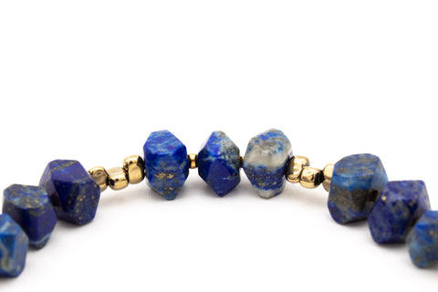 Short mobile phone chain with lapis lazuli natural stones