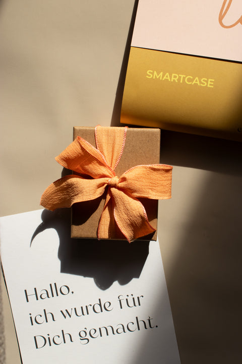 Short mobile phone chain with lapis lazuli natural stones