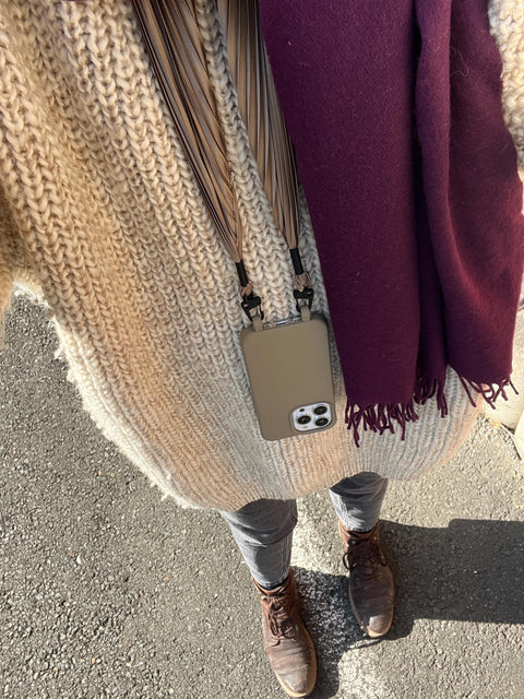 Handyhülle mit abnehmbarem Plisseetuch, Crow & Altrosa