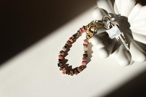 Handykette kurz aus Rhodonit Naturstein Perlen und Handyhülle in BERRY für iPhone Samsung, handmade von eilenna