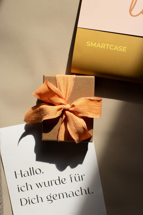 Handykette zum Umhängen mit Handyhülle für iPhone und Samsung in PINE mit Kordel OAT, handmade von eilenna