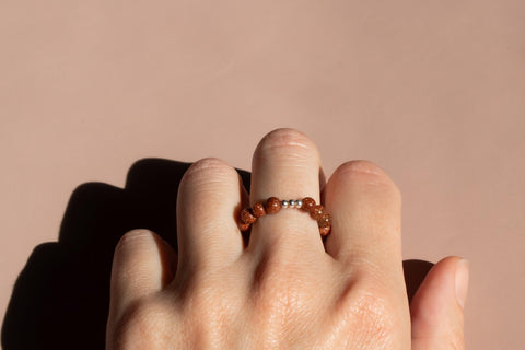 Ring mit rotem Sandstein & 925 Silberperlen, Kaia Ring