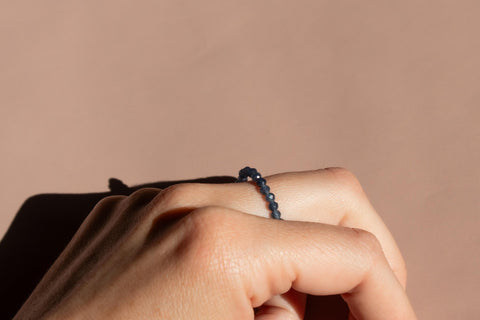 Ring mit blau facettierten Spinell Edelsteinen, Aqualis Ring