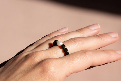 Ring mit goldenem Obsidian & Süßwasserperle, Sera Ring