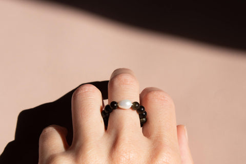 Ring mit goldenem Obsidian & Süßwasserperle, Sera Ring