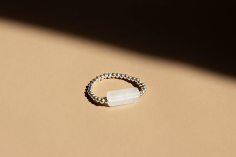 Ring mit Bergkristall & 925 Silberperlen, Clara Ring von eilenna
