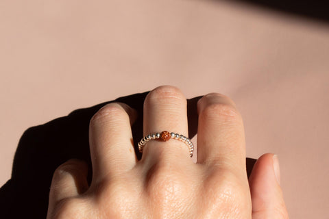 Ring mit rotem Sandstein & 925 Silberperlen, Ayla Ring