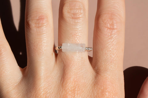 Ring mit Bergkristall & 925 Silberperlen, Clara Ring von eilenna