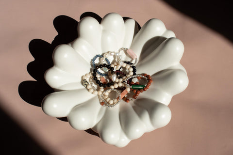 Ring mit rotem Sandstein & 925 Silberperlen, Kaia Ring