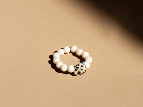 Ring mit fossilen Naturstein-Perlen & Dalmatiner Jaspis, Dalia Ring