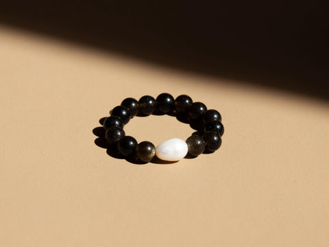 Ring mit goldenem Obsidian & Süßwasserperle, Sera Ring