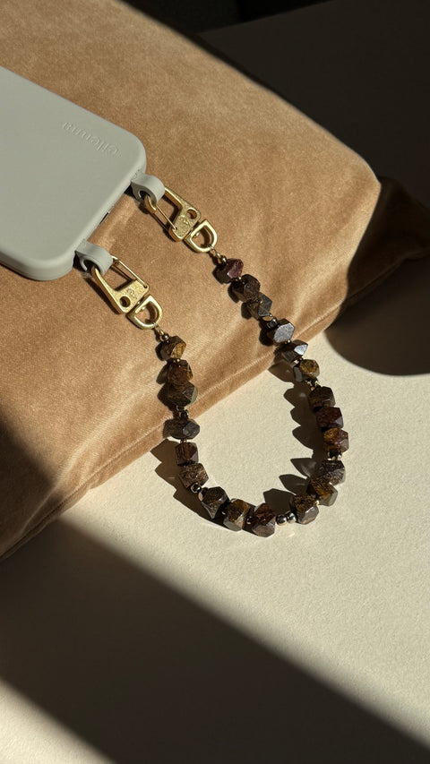 Short mobile phone chain with rhodonite natural stones