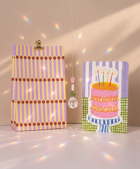 Geburtstagskarte „Happy Birthday“ #2 mit handgemachtem Sonnenfänger & Geschenktüte