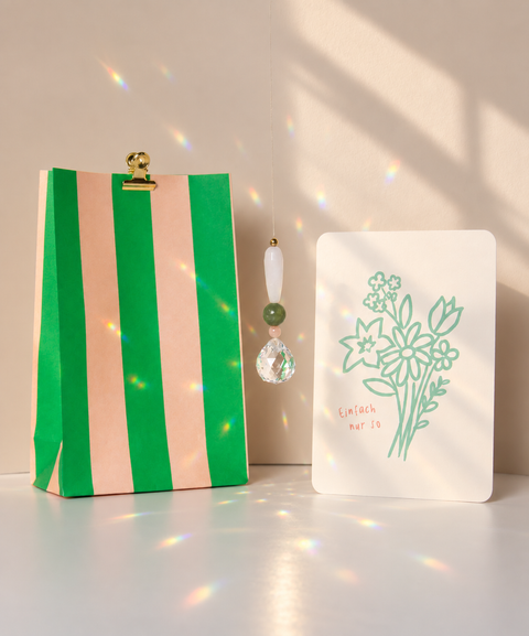 Grußkarte als kleines Mitbringsel mit handgemachtem Sonnenfänger & Geschenktüte