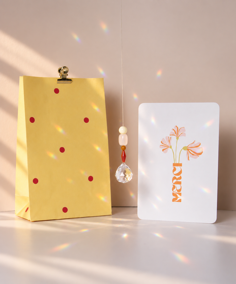 Grußkarte „Merci" mit handgemachtem Sonnenfänger & Geschenktüte