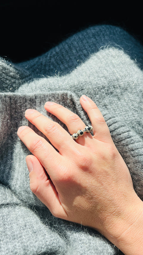 Ring mit Dalmatiner Jaspis & 925 Silberperle, Elara Ring