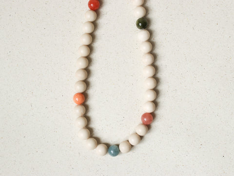 Halskette aus Naturstein Chalcedon- & Fossilstein