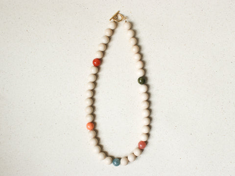 Halskette aus Naturstein Chalcedon- & Fossilstein