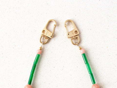 Short mobile phone chain with rhodonite natural stones