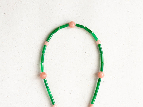 Short mobile phone chain with rhodonite natural stones