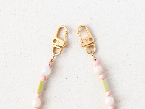 Short mobile phone chain with rhodonite natural stones