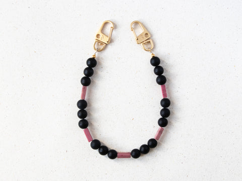 Short mobile phone chain with rhodonite natural stones