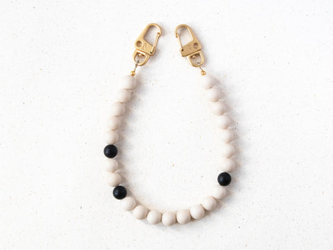 Short mobile phone chain with rhodonite natural stones