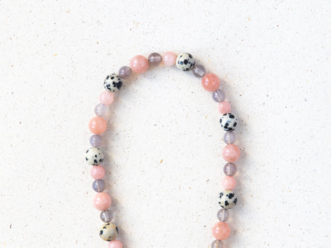 Short mobile phone chain with rhodonite natural stones