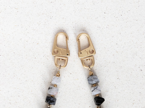 Short mobile phone chain with rhodonite natural stones