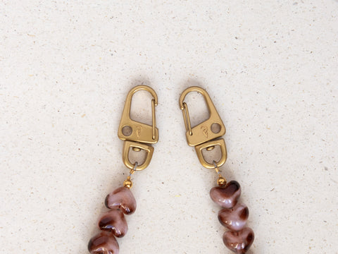Short mobile phone chain “Leo” made of heart beads