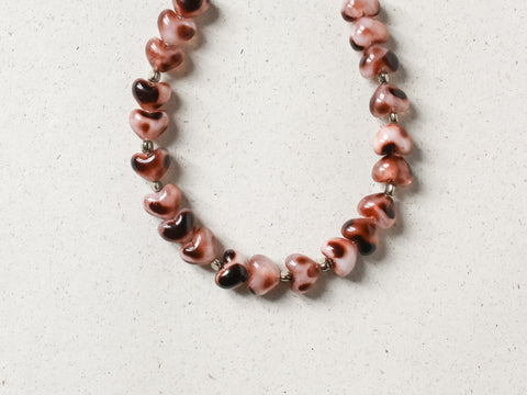 Short mobile phone chain “Leo” made of heart beads