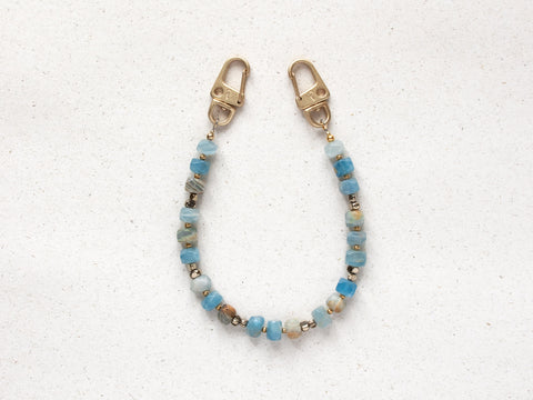 Kurze Handykette mit Natursteinen