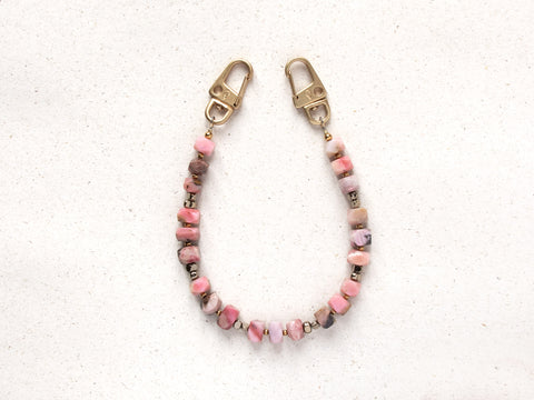 Kurze Handykette mit Natursteinen