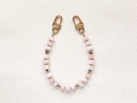 Kurze Handykette mit Natursteinen