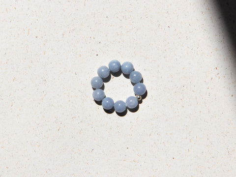 Ring aus Chalcedon & 18 Karat vergoldeter Perle, Isola Ring