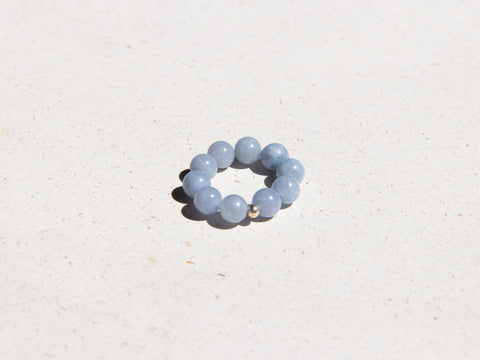 Ring aus Chalcedon & 18 Karat vergoldeter Perle, Isola Ring
