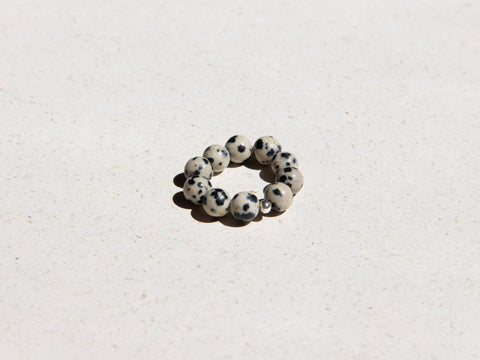 Ring mit Dalmatiner Jaspis & 925 Silberperle, Elara Ring