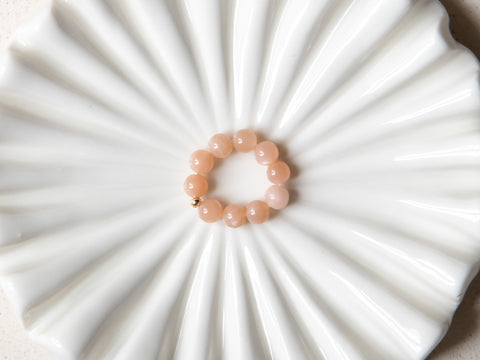 Ring aus Chalcedon & 18 Karat vergoldeter Perle, Seluna Ring