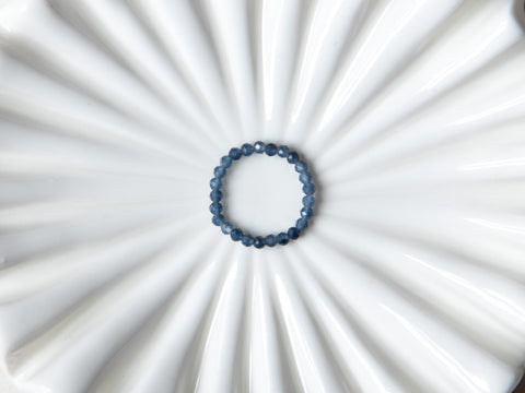 Ring with blue faceted spinel gemstones, Aqualis Ring