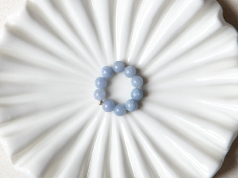 Ring aus Chalcedon & 18 Karat vergoldeter Perle, Isola Ring