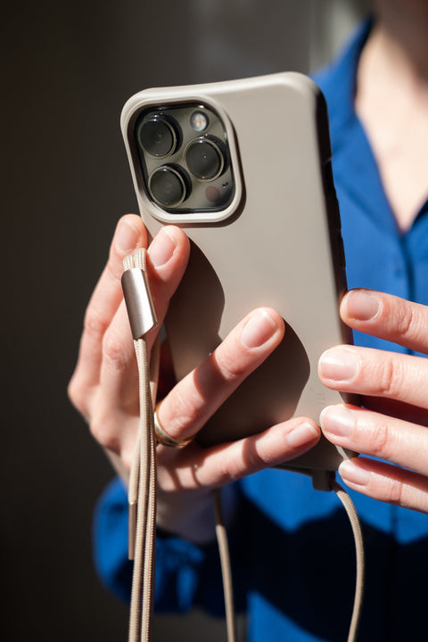 Handykette und Handyhülle für iPhone und Samsung in CLAY Grau mit Kordel OAT handmade von eilenna