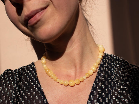 Halskette aus gelben Chalcedon Perlen Naturstein – handmade Damenkette mit 18K vergoldetem Verschluss
