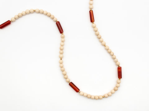 Halskette aus rotem Achat- und Fossilsteinen – handmade Boho Damenkette mit 18K vergoldetem Verschluss