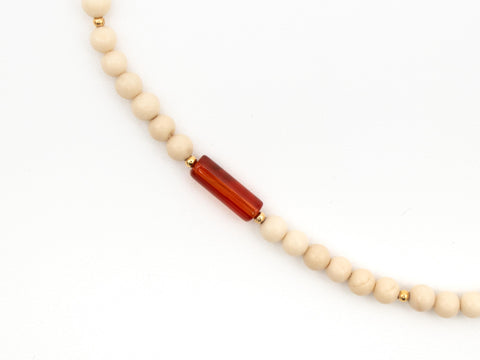 Halskette aus rotem Achat- und Fossilsteinen – handmade Boho Damenkette mit 18K vergoldetem Verschluss