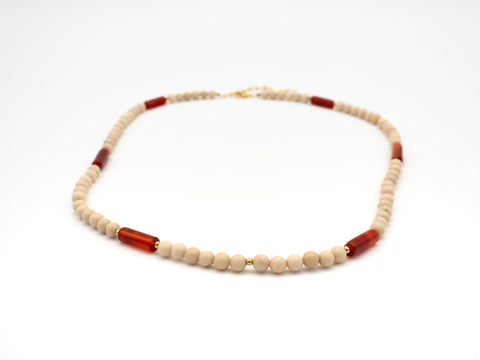 Halskette aus rotem Achat- und Fossilsteinen – handmade Boho Damenkette mit 18K vergoldetem Verschluss