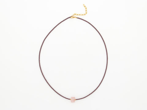 Halskette aus Rosenquarz Naturstein und Acrylperlen mit 18K vergoldetem Verschluss – Minimalistisch Perlenschmuck, Handmade von eilenna