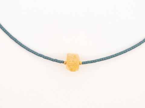 Halskette aus Citrin Naturstein Perle und Acrylperlen mit 18K vergoldetem Verschluss – Filigraner Damenschmuck, Handmade von eilenna